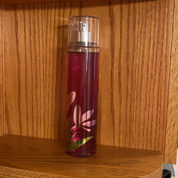 Bath & Body Works Signature Plumeria Fragrance Mist 8 oz Retired Discontinued - Picture 2 of 8